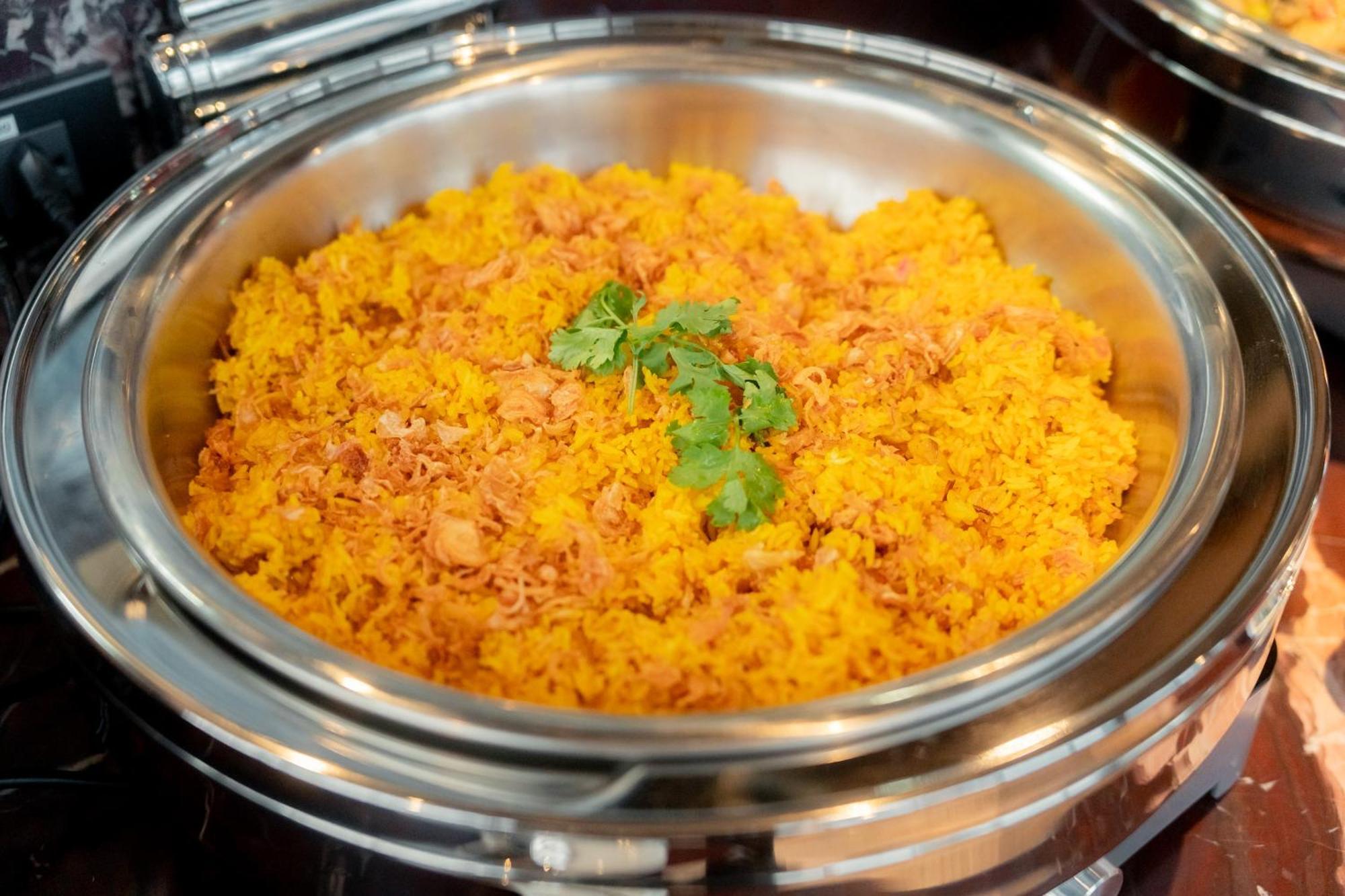 Отель Ascott Embassy Sathorn Бангкок Экстерьер фото Biryani