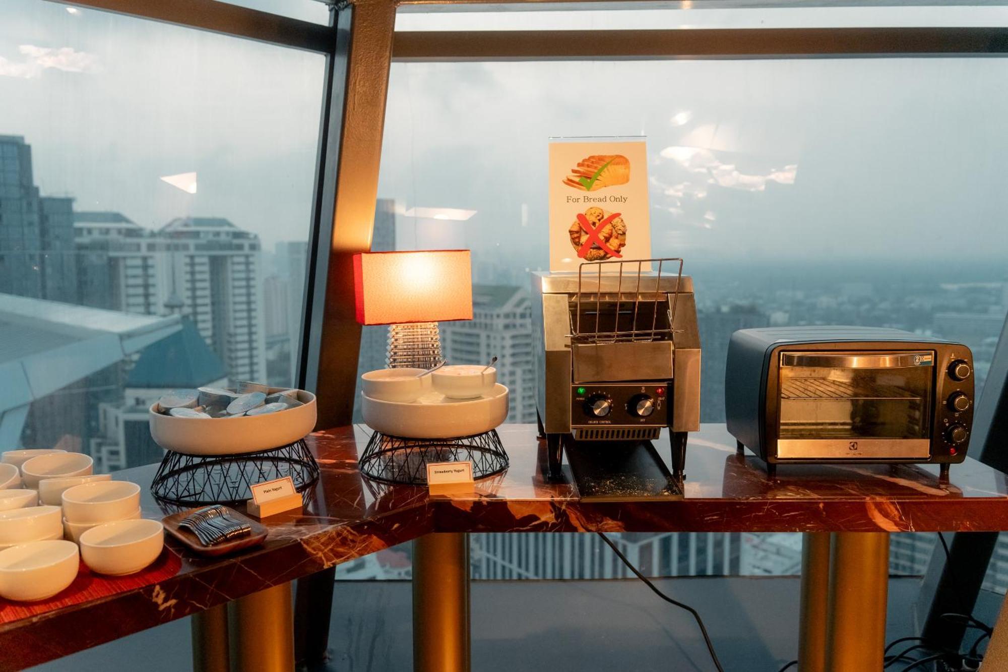 Отель Ascott Embassy Sathorn Бангкок Экстерьер фото A coffee machine at a hotel