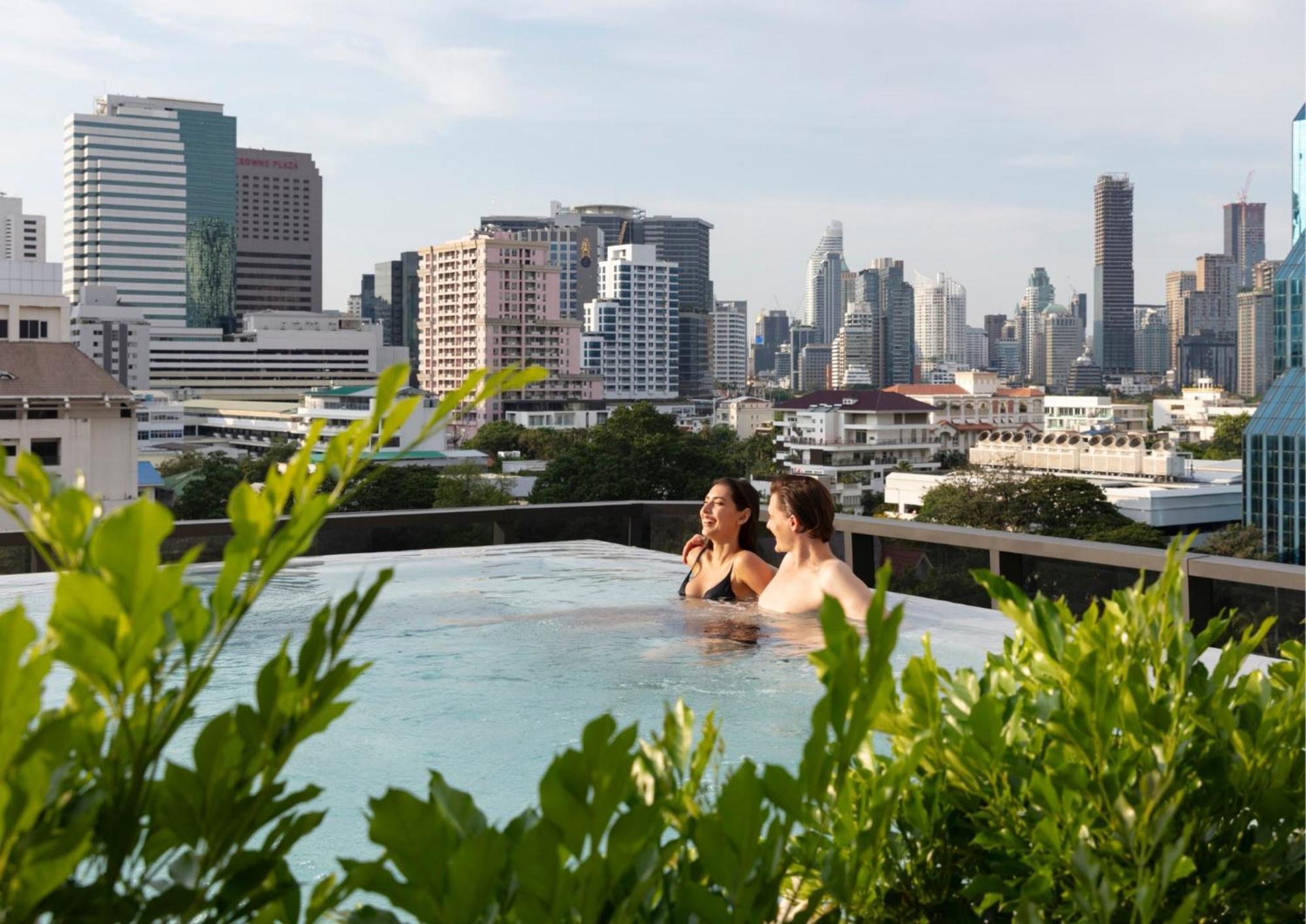 Отель Ascott Embassy Sathorn Бангкок Экстерьер фото View from the rooftop pool