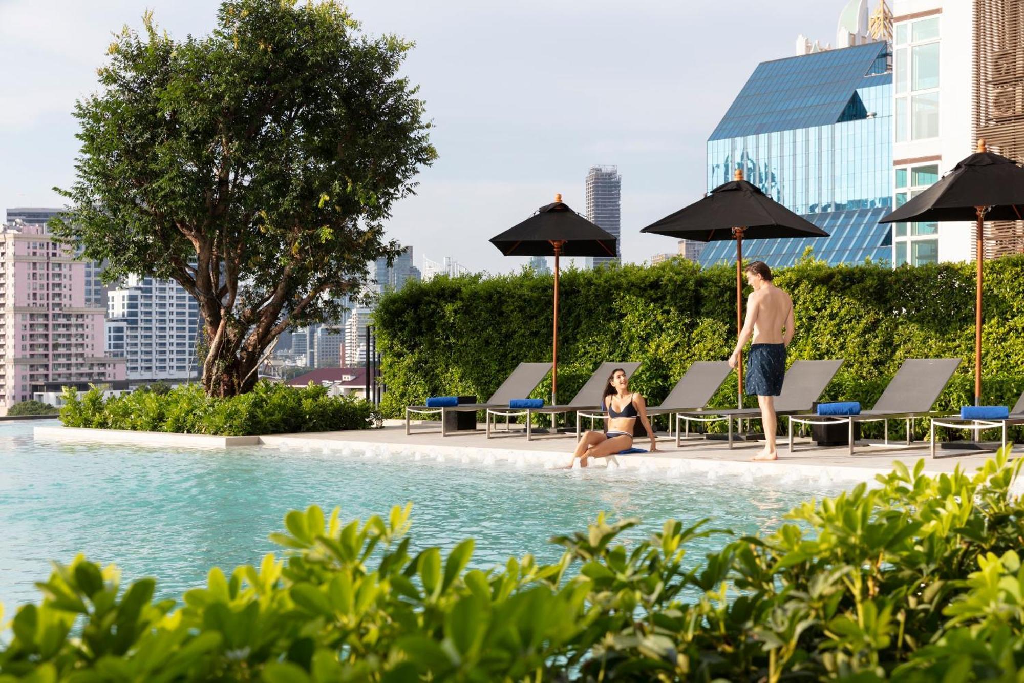Отель Ascott Embassy Sathorn Бангкок Экстерьер фото The swimming pool at the hotel